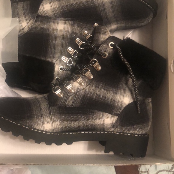 Comfort plaid boots  “SOLD” - Picture 2 of 6